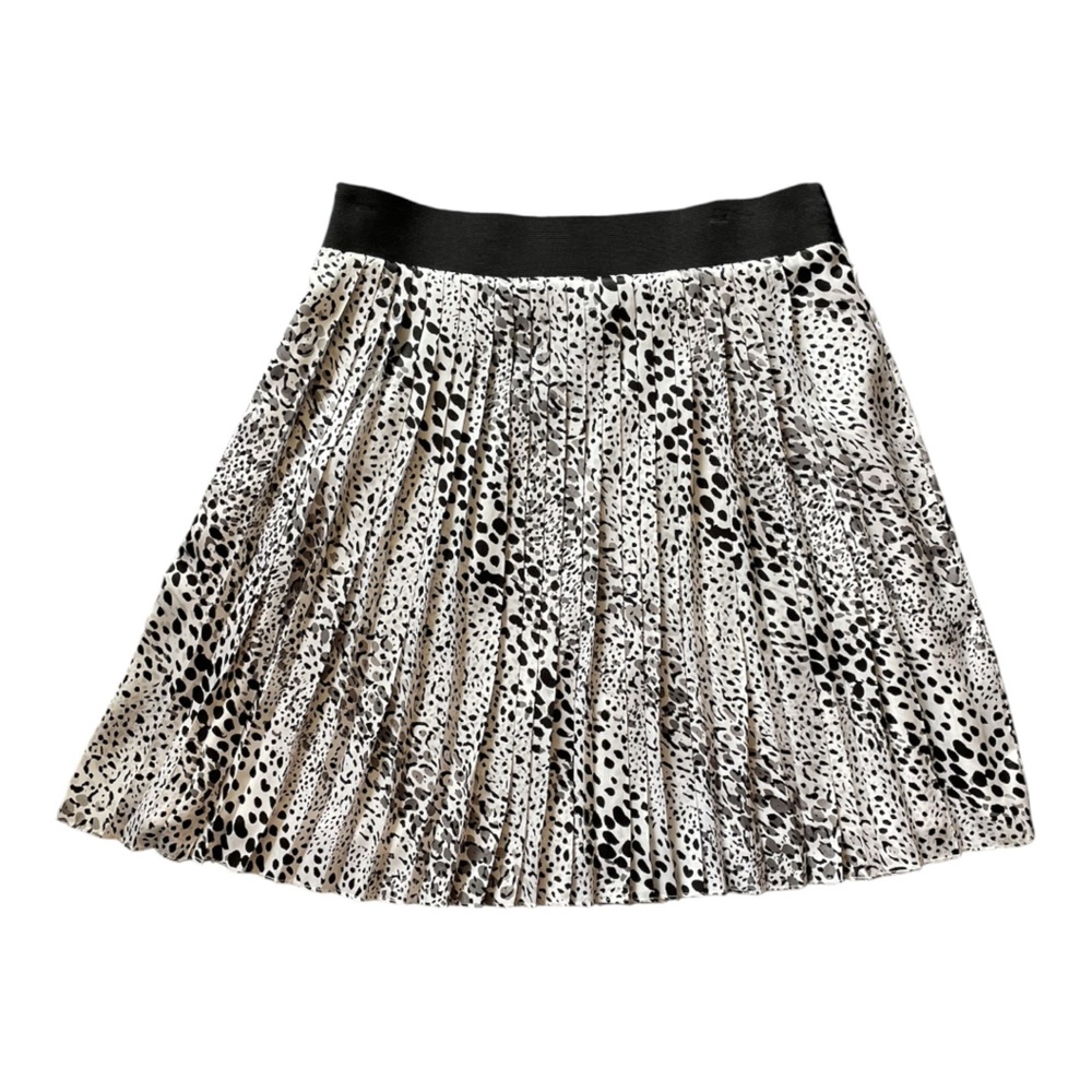 #113 White House Black Market Black and White Pleated skirt, size 10 - Picture 2 of 3